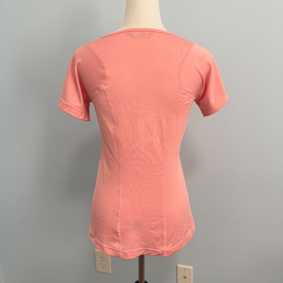 The North Face Women’s Short‎ Sleeve Pink T- Shirt Size S - Picture 2 of 6